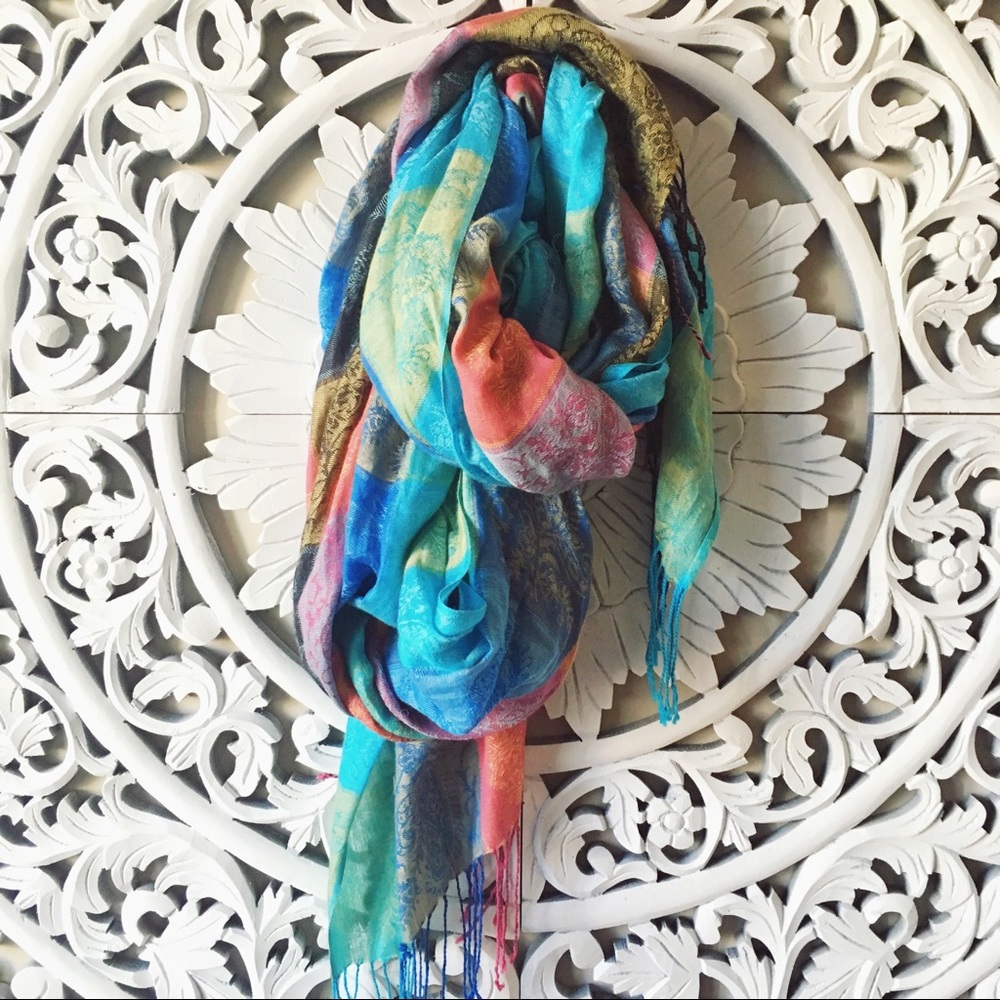 Multicolored scarf